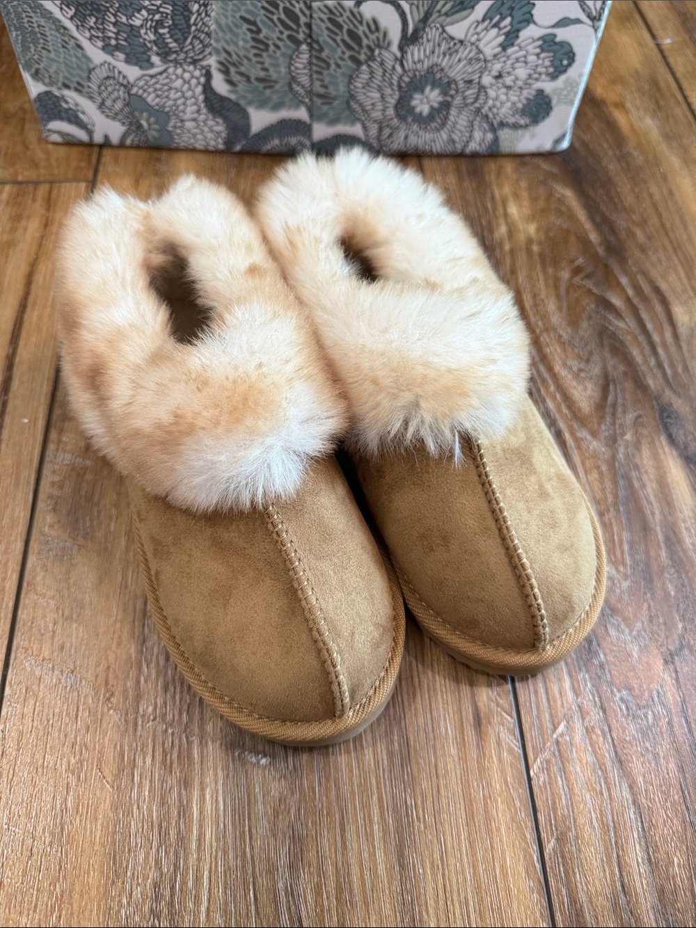 Kids size 12 fuzzy slippers